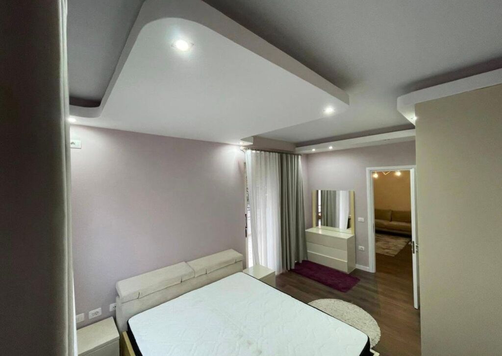 Jepet me qira 1+1 Liqeni i Thate 60.000 leke