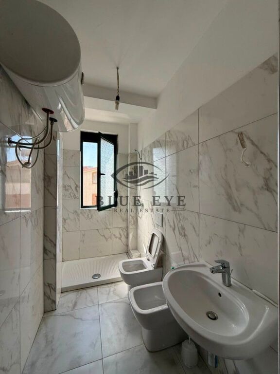 Apartament 2+1 per Shitje  2 Poste Parkimi në Plazh Teuta, Durrës!