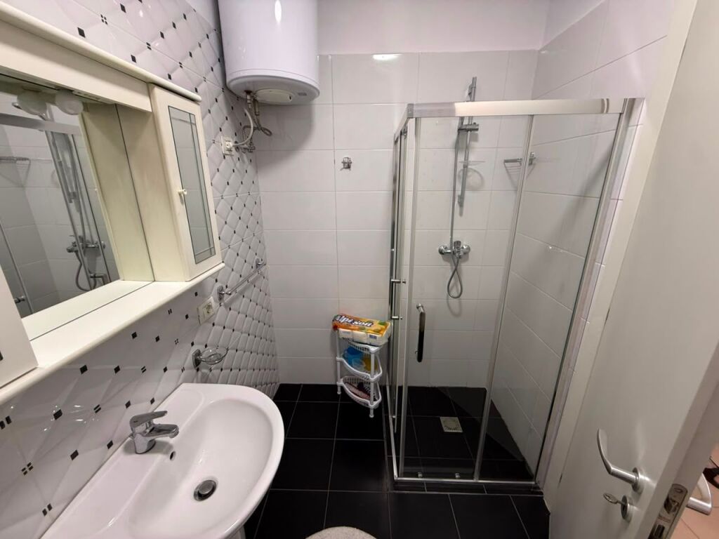 📣 AFFITTO Appartamento 2+1 Con 2 Bagni E Posto Auto 📍 Complesso Vind, Ali Dem ✨💶 Prezzo 65.000 Leke/Mese Incluso Posto Auto