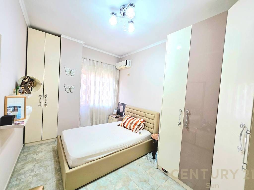 Apartamemt 2+1( i konvertuar ne 3+1) per shitje ne Yzberisht