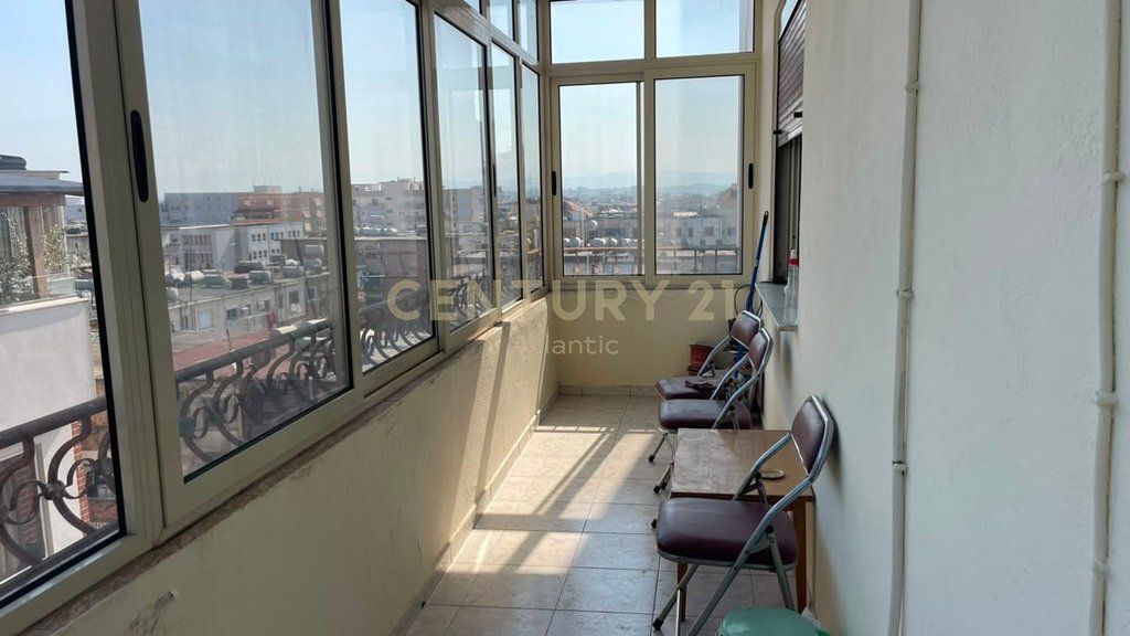 Jepet me qira apartament 3+1+2 në Lagjen Nr. 12, pranë Tregut të Fruta-Perimeve, Durres!