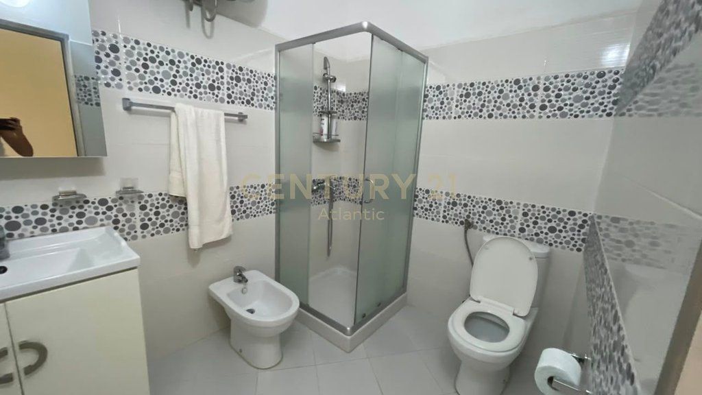 Jepet me qira apartament 3+1+2 në Lagjen Nr. 12, pranë Tregut të Fruta-Perimeve, Durres!
