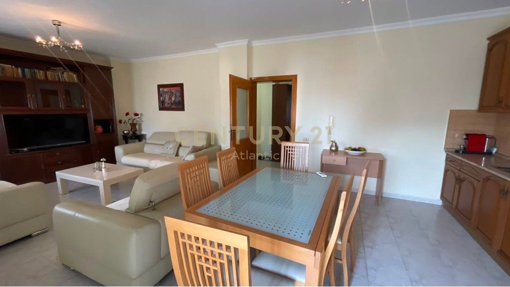 Jepet me qira apartament 3+1+2 në Lagjen Nr. 12, pranë Tregut të Fruta-Perimeve, Durres!