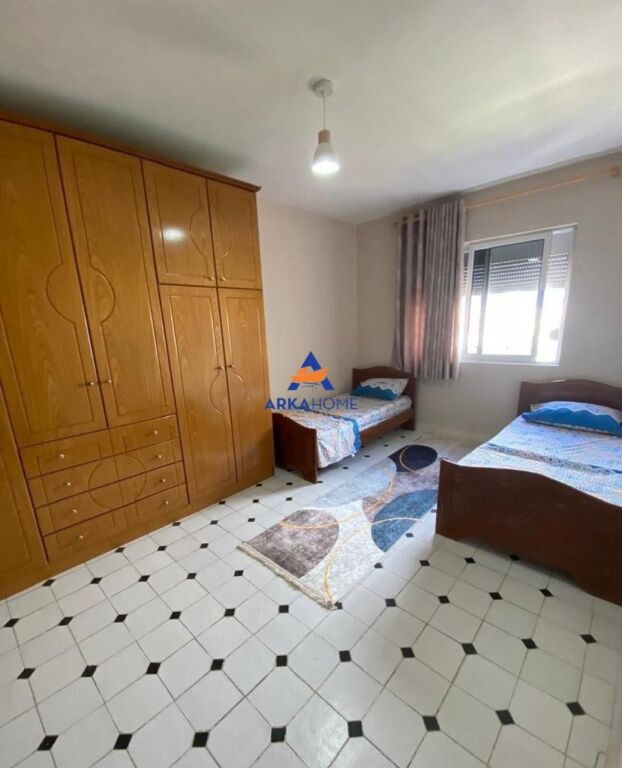 JEPET APARTAMENT ME QERA 2+1 "PRANE AMBASADES AMERIKANE" 68000 LEKE
