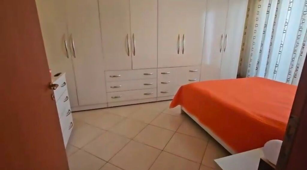 Shitet Apartament 2+1