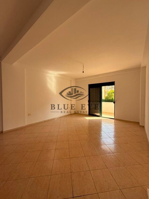 Apartament 2+1 per Shitje  2 Poste Parkimi në Plazh Teuta, Durrës!