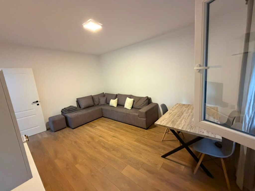 🏡 Shitet Apartament 1+1 – Laprakë (KMY)  📍 Kati 2 | Pallat ekzistues 📐 64.5 m² neto ✅ Me certifikatë pronësie 🏦 Mundësi kredie  💶 128.000 €