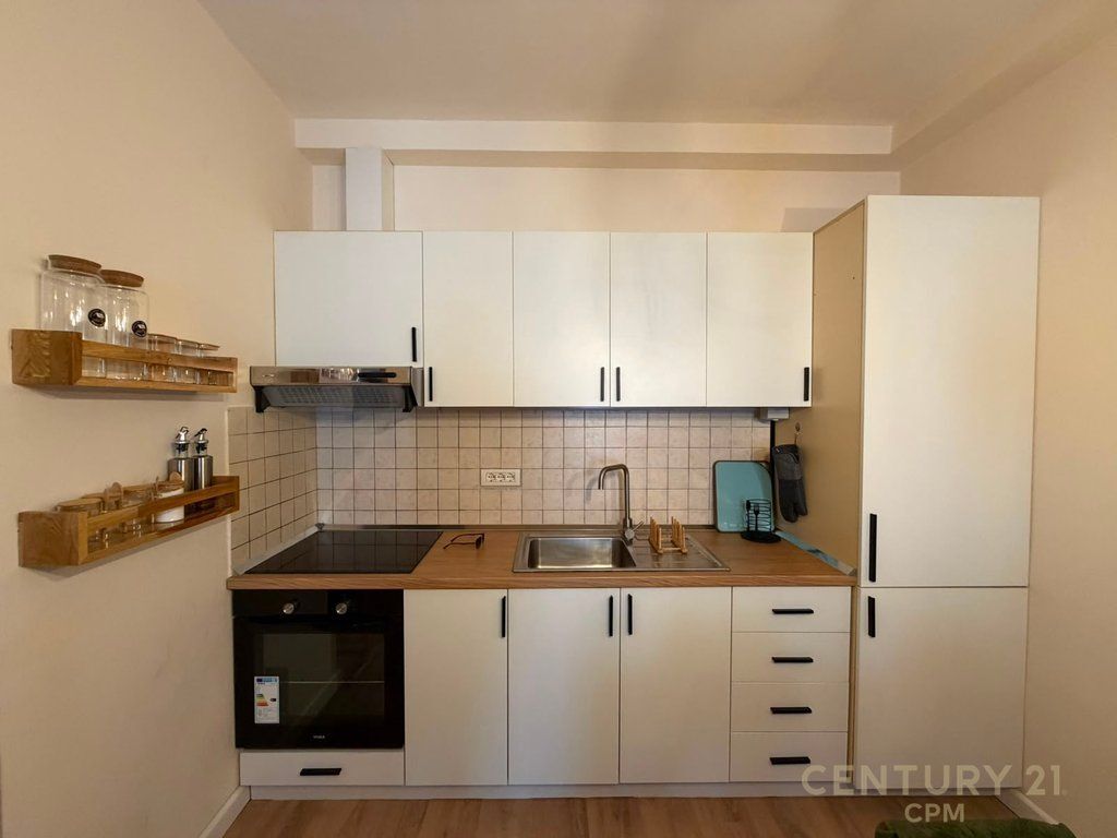 APARTAMENT 1+1 PER SHITJE TEK STACIONI I TRENIT!