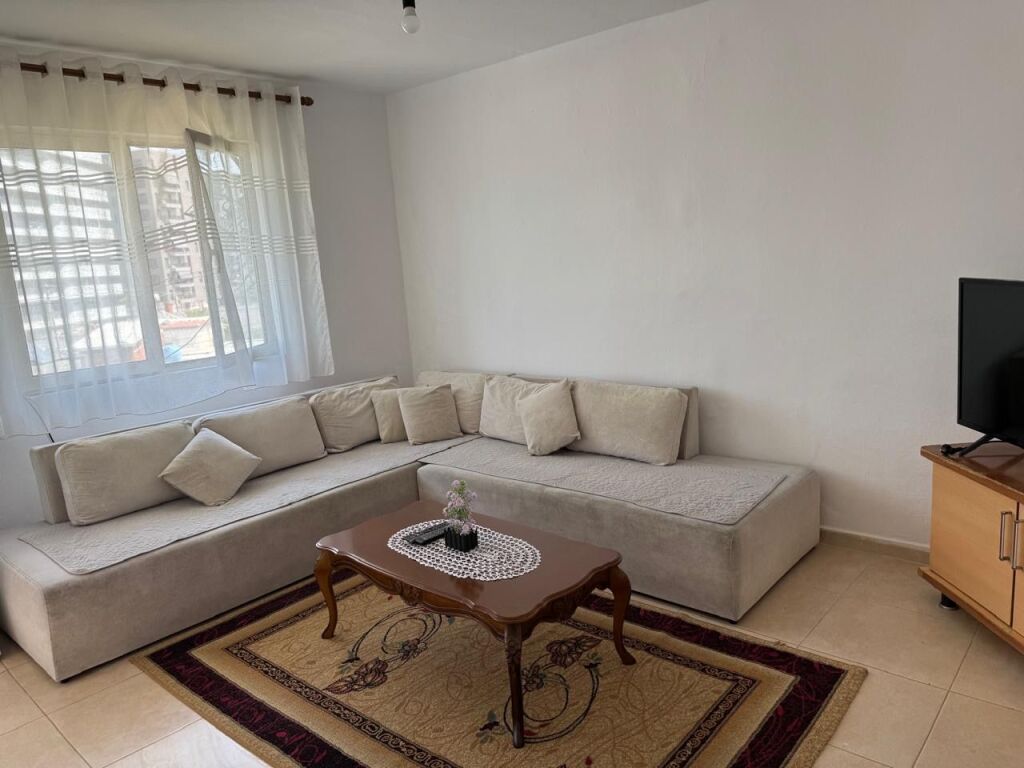 Jepet Me Qera Apartament 1+1+1 Ballkon