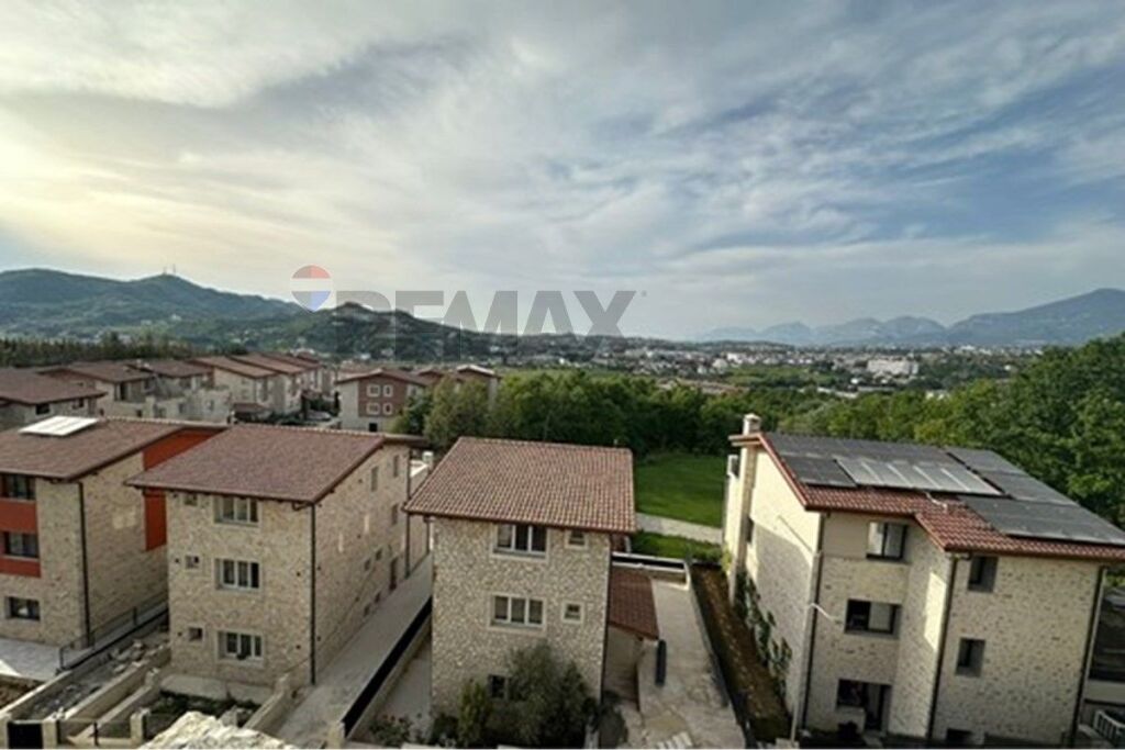 Shitet Apartament 2+1 në TEG