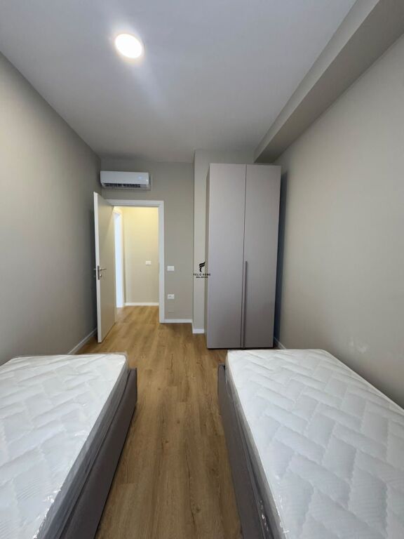 APARTAMENT ME QERA 2+1 BULEVARDI I RI 70.000 LEKE FH-85564