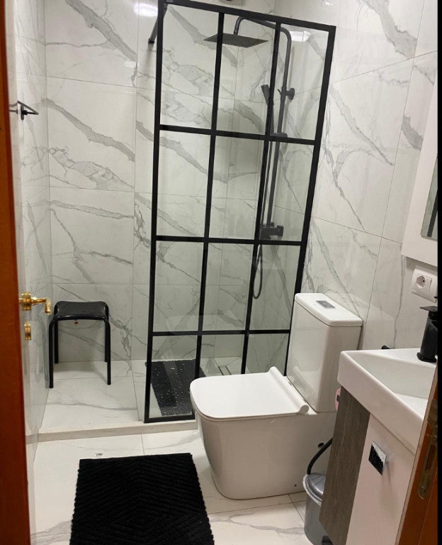 Qera | Apartament 2 + 1 | Rruga Bardhok Biba | 800 €/muaj