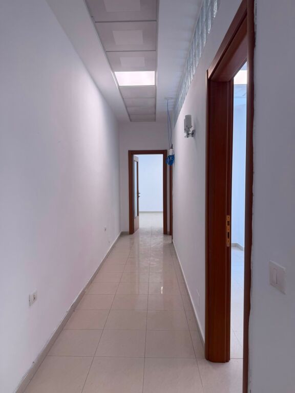 Office for sale in the center opposite Toptani, can also be adapted for an apartment