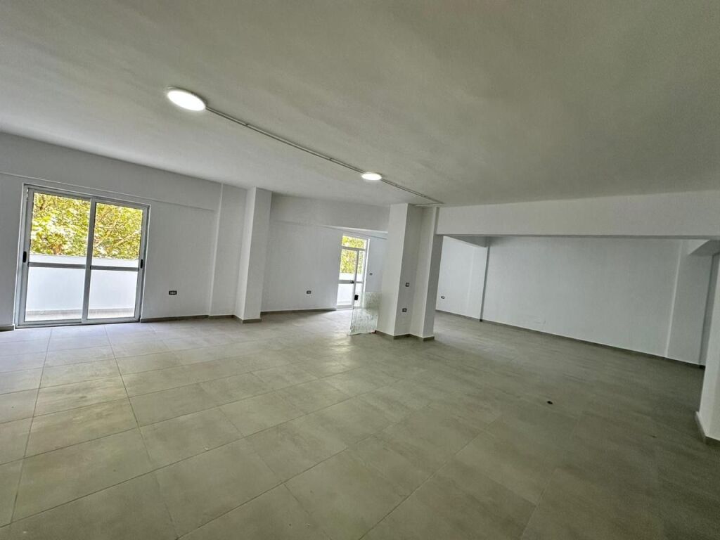 Business/office space for rent 1000m2
