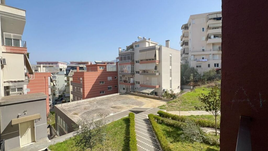 Jepet me Qera: 2+1+2Ballkone 📍Kopshti Botanik (Prane Xhamise) - 58,000 Leke/Muaj - Kati.1 - Sp.110m² || I investuar ne Detaje️