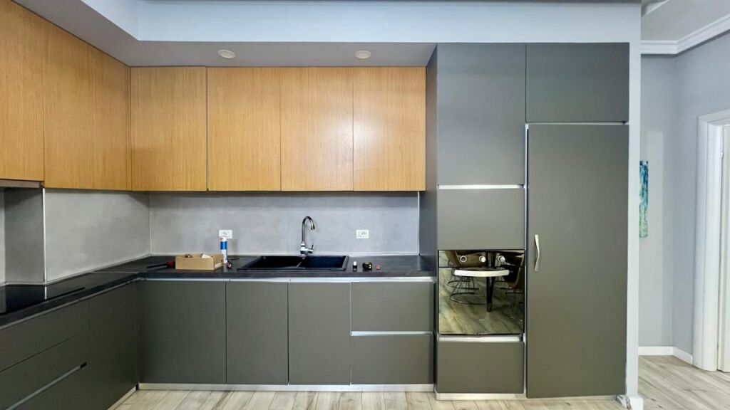 Jepet me Qera: 2+1+2Ballkone 📍Kopshti Botanik (Prane Xhamise) - 58,000 Leke/Muaj - Kati.1 - Sp.110m² || I investuar ne Detaje️