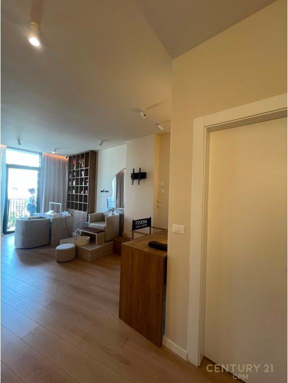Ambient Komercial Me Qira tek Lake View, Tiranë - 1500€ | 62.52 m²