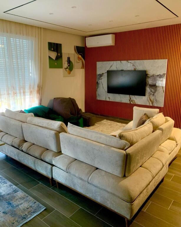 Jepet me qera - Apartament 3+1, 120 m², kati i fundit me tarracë panoramike, Rruga e Dibres