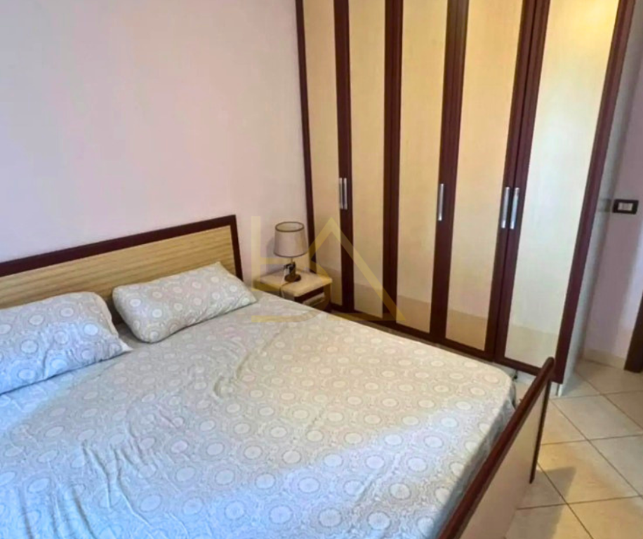 Apartament 1+1 i Mobiluar për Shitje – Fresku, Tiranë