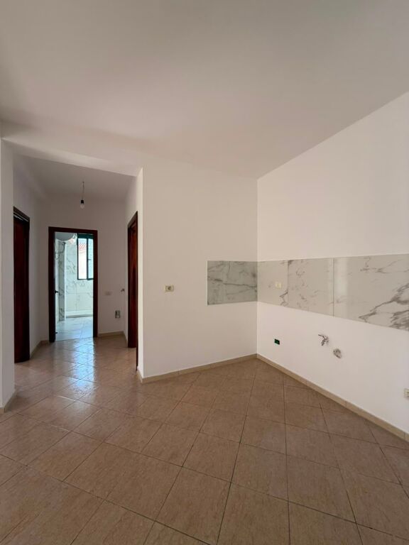🏡 Shitet Apartament 2+1 , me 2 Poste parkimi, Plazh Teuta Durrës!