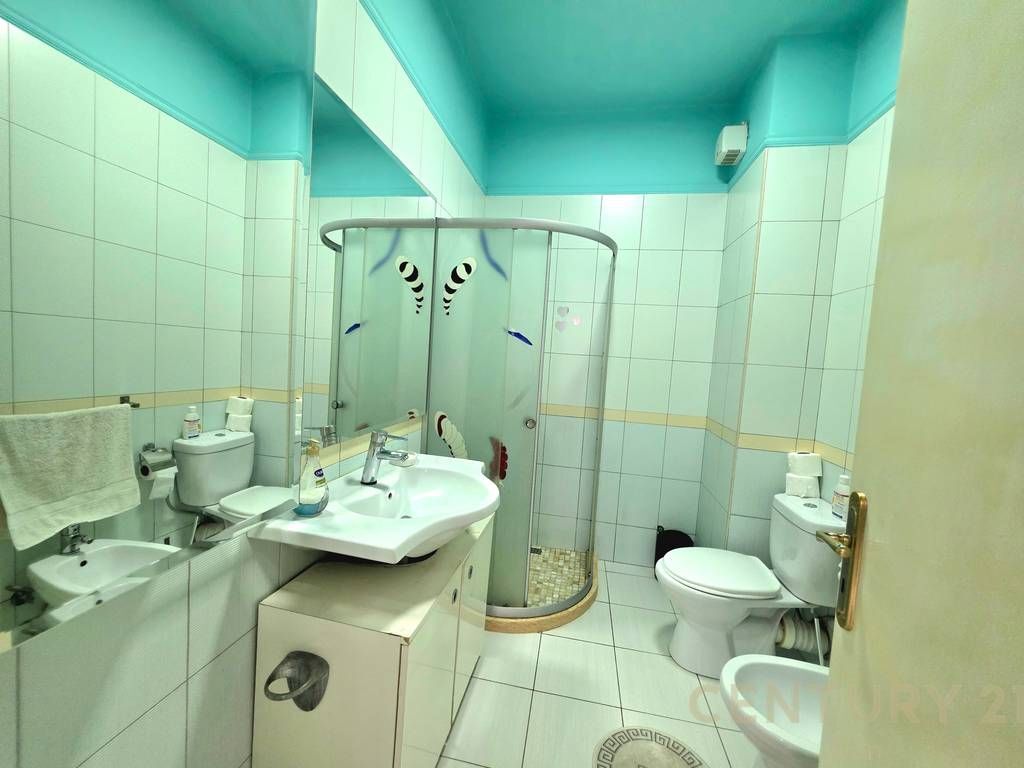 Apartamemt 2+1( i konvertuar ne 3+1) per shitje ne Yzberisht