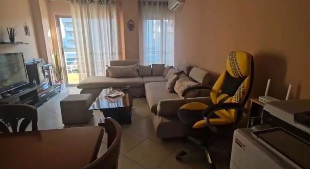 Shitet Apartament 2+1