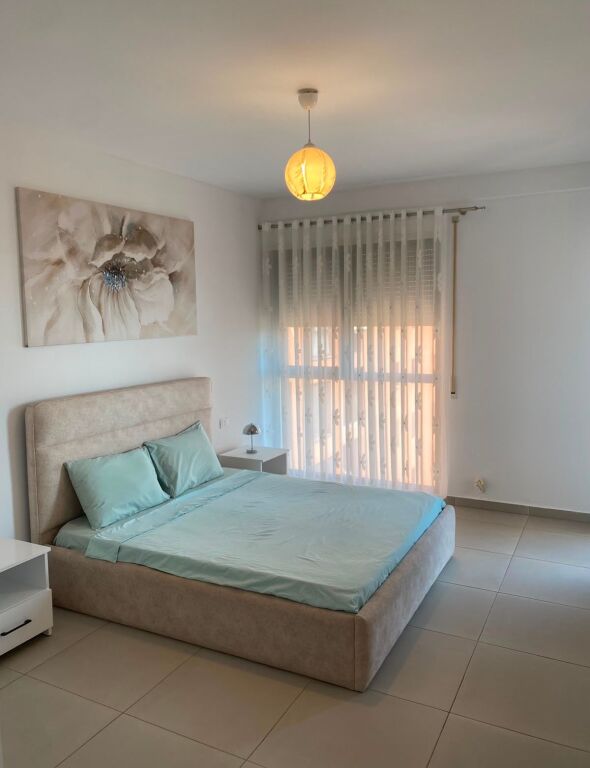 Kompleksi Asl prane Spitalit QSUT, Jepet me qera apartament 2+1+PARKING totalisht i arreduar!