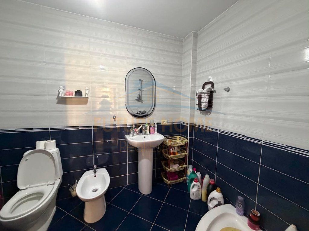 Shitet, Apartament 2+1+2, Unaza e Re.