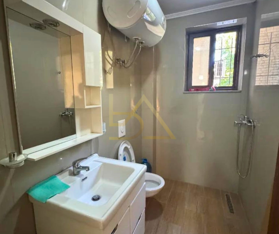 Apartament 1+1 me Qira – Brryli, Pranë Bar Glow, Tiranë