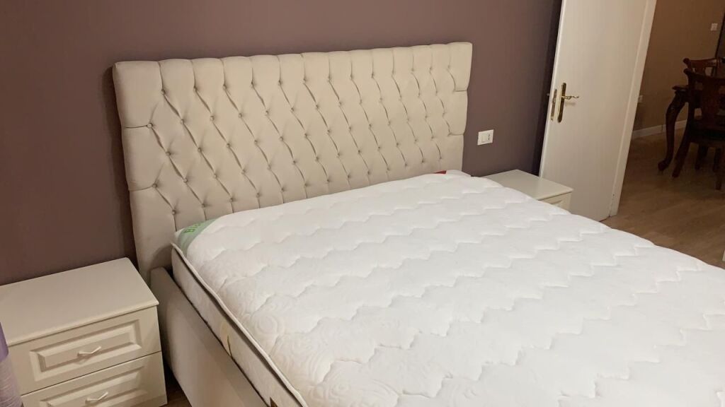 Liqeni thate jepet me qira apartment 1+1i mobiluar
