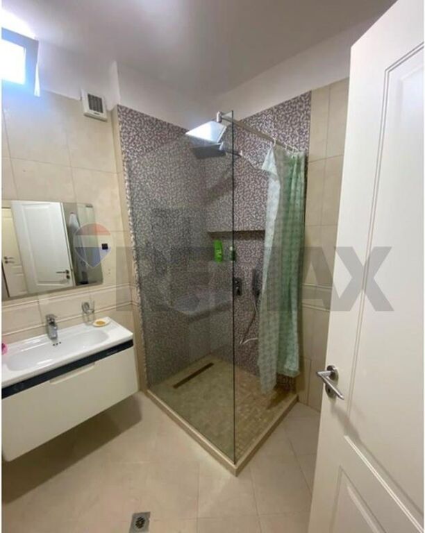 Apartament 2+1 per qera tek Rruga e Barrikadave!