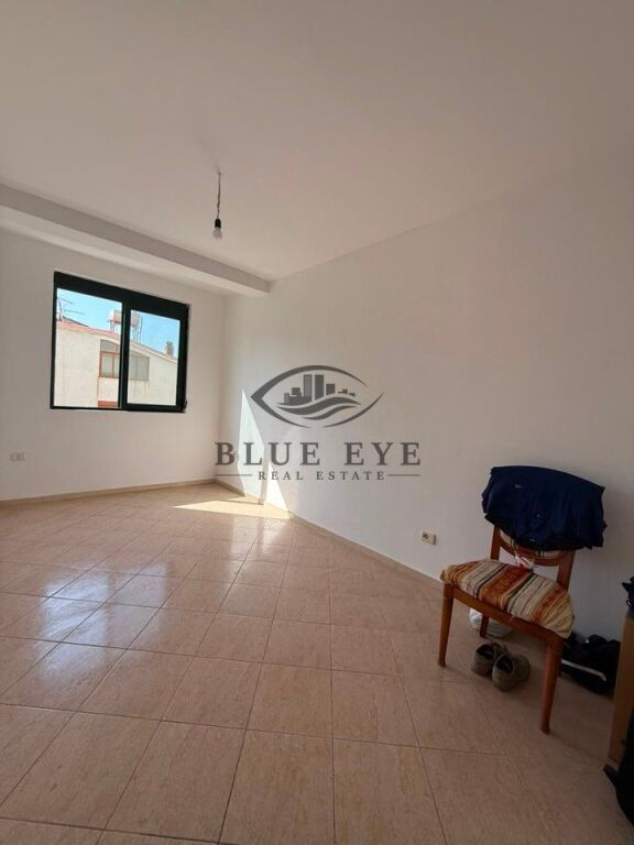 Apartament 2+1 per Shitje  2 Poste Parkimi në Plazh Teuta, Durrës!