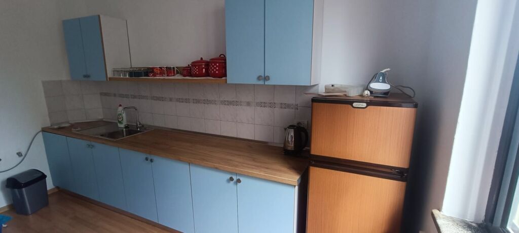 Rent | Apartament 3 + 1 | Rruga e Barrikadave | 700 €/month