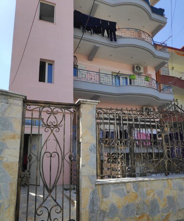 Rent | Magazinë | Universiteti Europian | 500 €/month