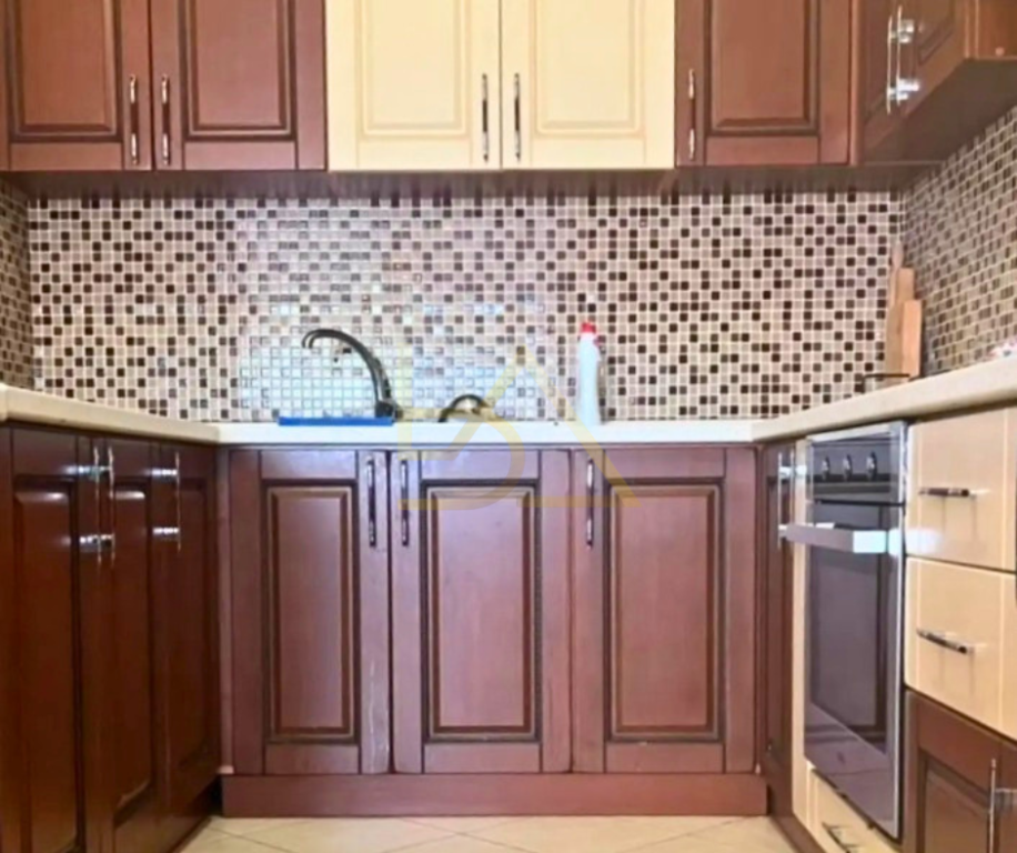 Apartament 1+1 i Mobiluar për Shitje – Fresku, Tiranë