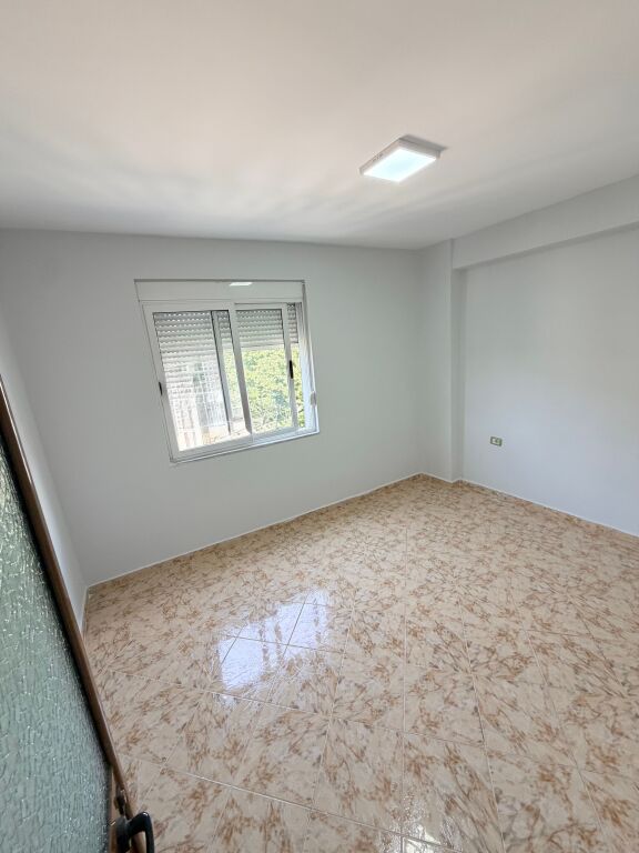 Shitet apartament prane Ish Diplomat