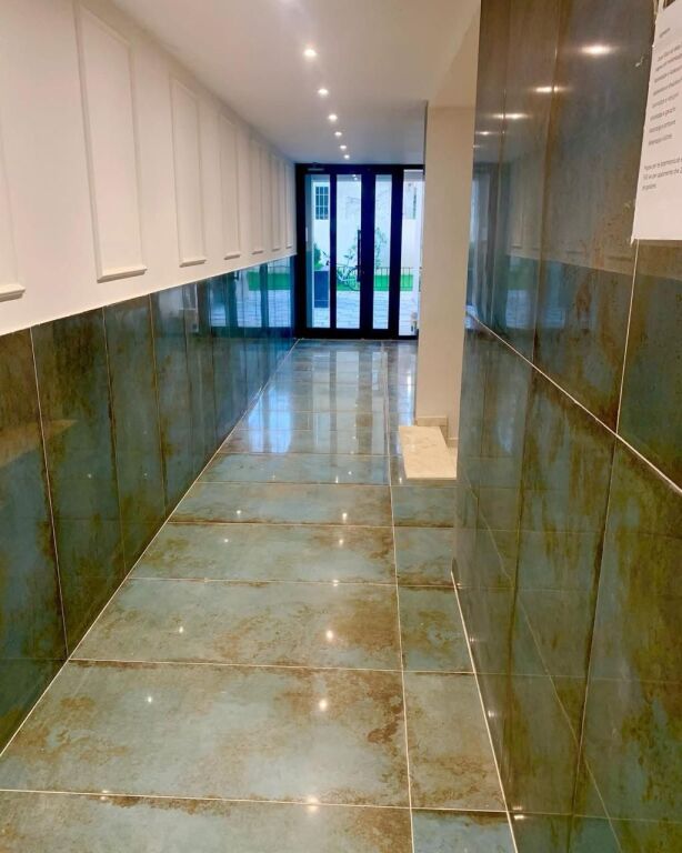 Jepet me qera - Apartament 3+1, 120 m², kati i fundit me tarracë panoramike, Rruga e Dibres