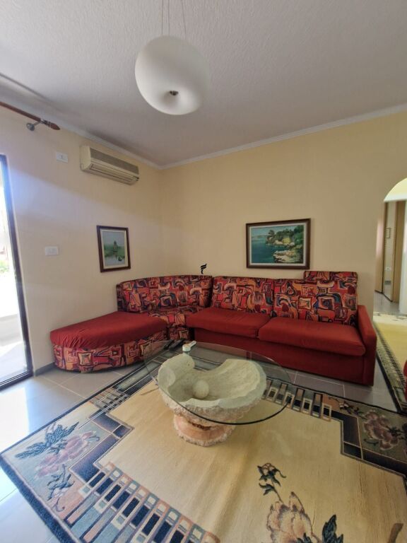 APARTAMENT ME QERA 2+1+2 RRUGA E KOSOVAREVE 90.000 LEKE FH-85666