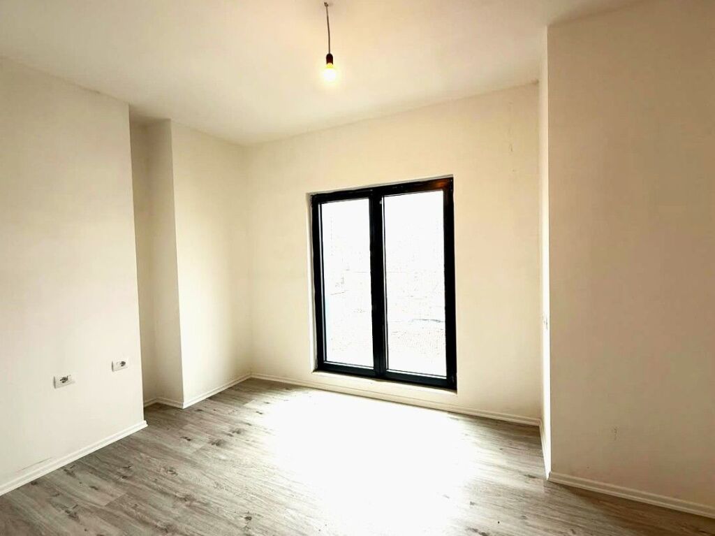 🏢 APARTAMENT ME QIRA PËR ZYRA – QENDËR, Tiranë