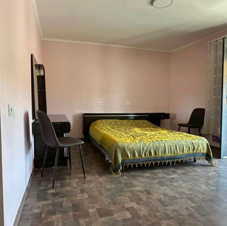 Apartament 1+1 me qira pranë Shkollës së Baletit