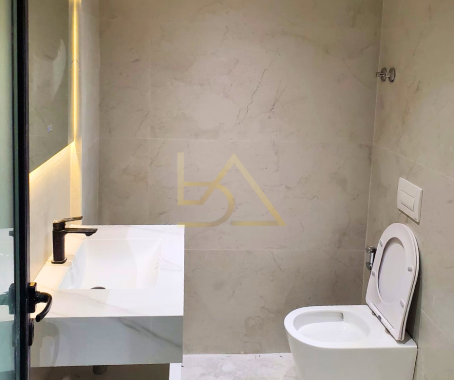 Ambient Biznesi me Qira – Rruga Gjergj Arianiti, Vlorë
