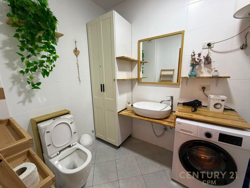 APARTAMENT 1+1 PER SHITJE TEK STACIONI I TRENIT!