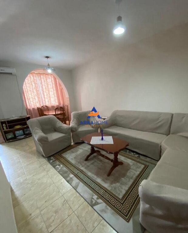 JEPET APARTAMENT ME QERA 2+1 "PRANE AMBASADES AMERIKANE" 68000 LEKE