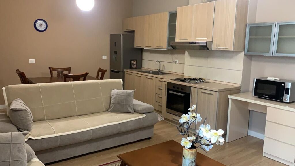 Liqeni thate jepet me qira apartment 1+1i mobiluar