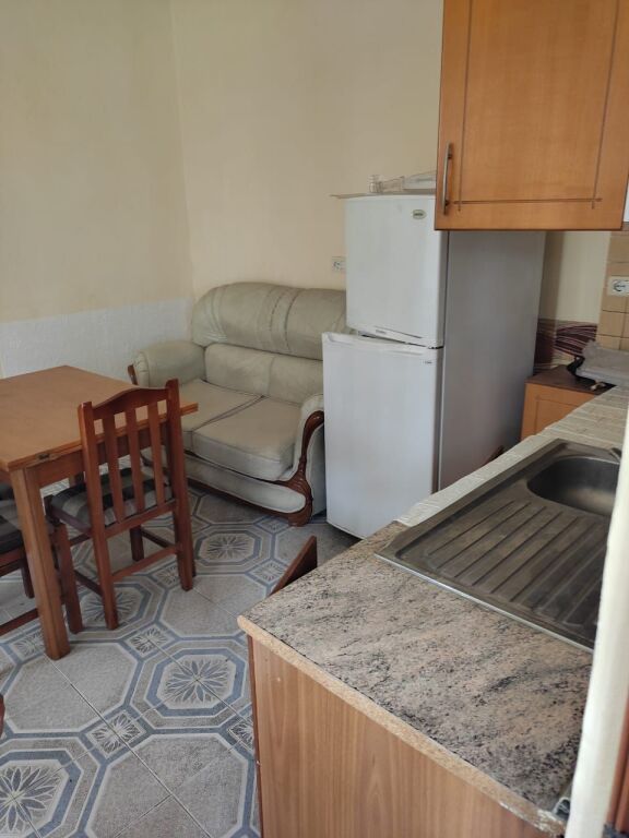 APPARTAMENTO 2+1. 30000 LEKE. VIA 5 MAJI
