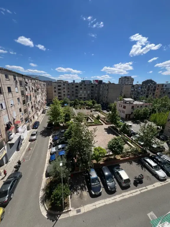 Shitet apartament 1+1+verande ne Laprake , Spitali Ushtarak