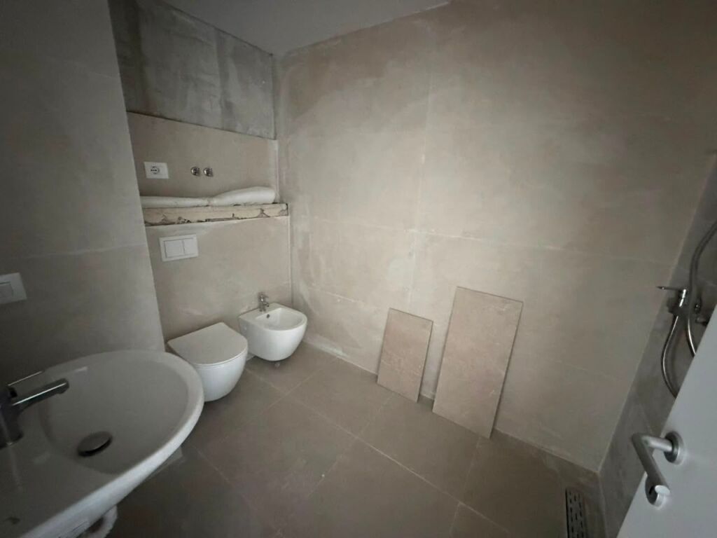 📣 RENT Apartment 3+1 With 2 Parking Spaces 📍 Akses Complex Tirana, Near Italian Embassy ✨ 💶 Price 70,000 Lek Together With Parking Spaces