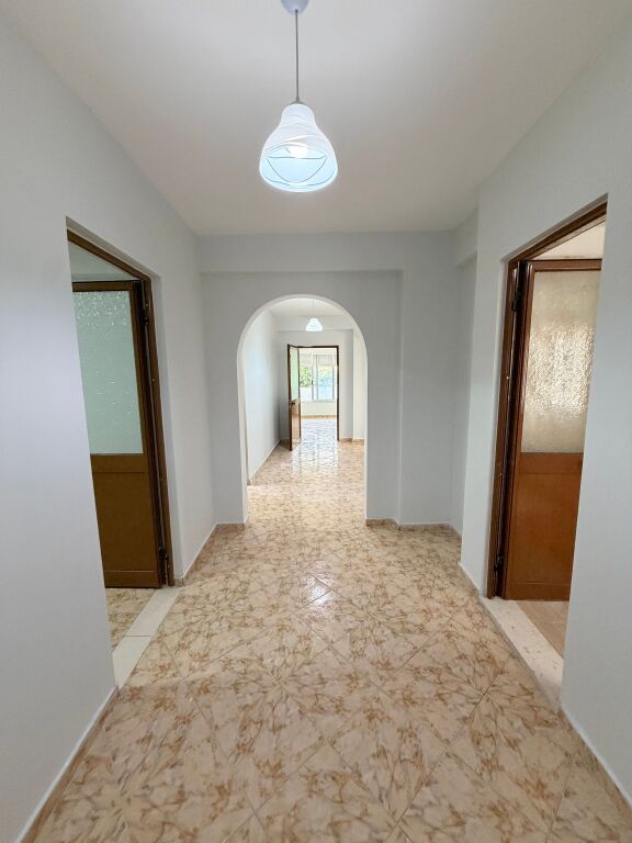 Shitet apartament prane Ish Diplomat