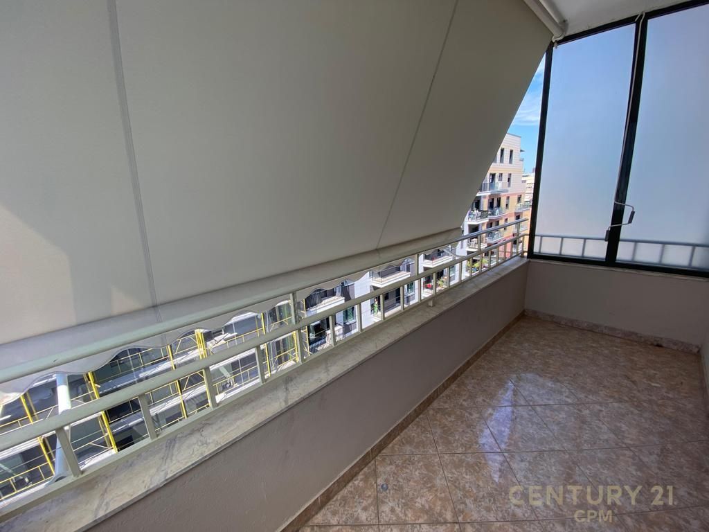 NE RRUGEN E KOSOVAREVE JAPIM ME QIRA APARTAMENT LUKSOZ 2+1
