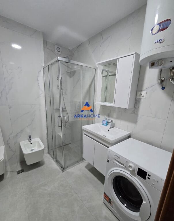 JEPET ME QERA APARTAMENT 2+1+BALLKON "RRUGA E KOSOVARVE" 800 EURO